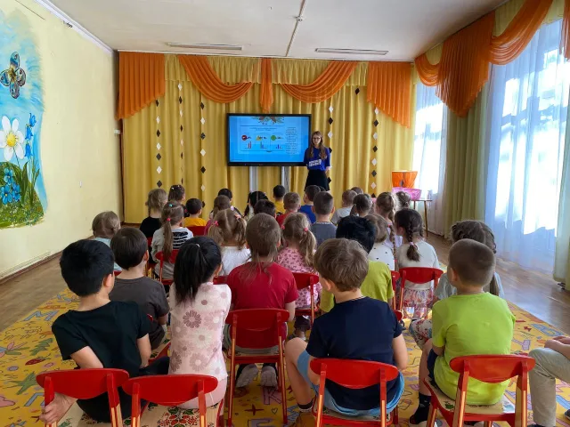 Молодогвардейцы прочитали лекцию по экологии для воспитанников детского сада Люберец