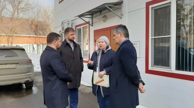 Партийцы обсудили с жительницей Люберец решение вопросов экологии