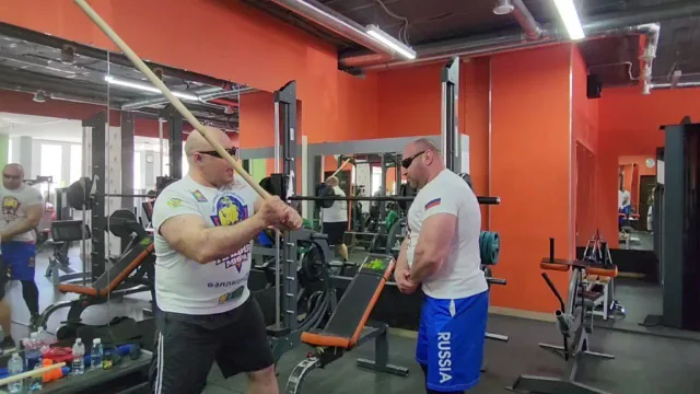 Русский Халк в Люберцах провел мастер-класс для одного из самых сильных людей России