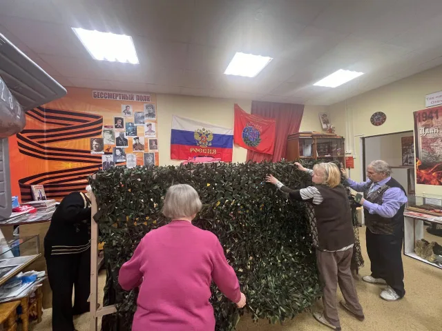 Ветераны Люберец за месяц изготавливают 6 маскировочных сетей для зоны СВО