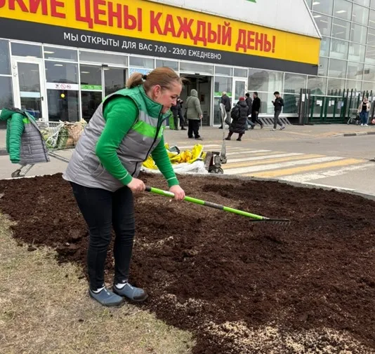 Более 1 тысячи сотрудников торговых предприятий Люберец поучаствовали в субботниках