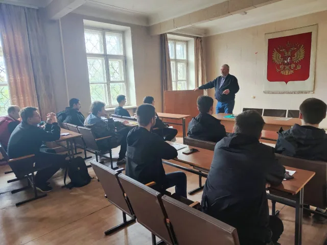 Полицейские в Люберцах провели с будущими призывниками антинаркотическую беседу