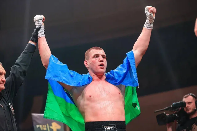 Владимир Волков поздравил боксера из Люберец Святослава Тетерина с победой