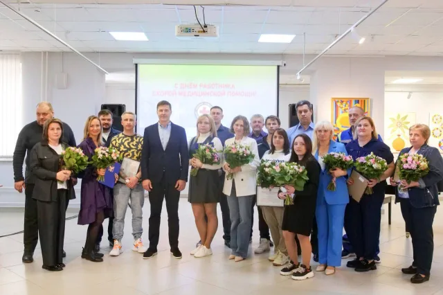 Владимир Волков поздравил сотрудников скорой помощи Люберец с профессиональным праздником