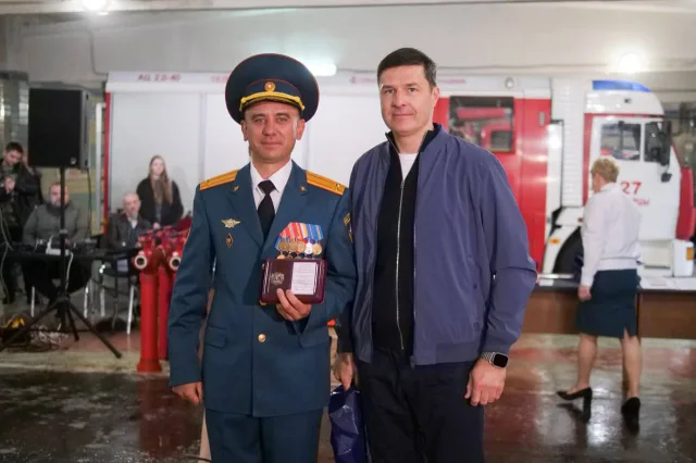 Владимир Волков поздравил пожарных Люберец с профессиональным праздником и вручил награды