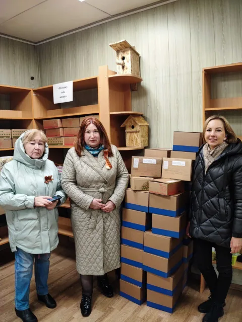Жители Люберец к Дню Победы передали гумпомощь и письма бойцам в зону СВО