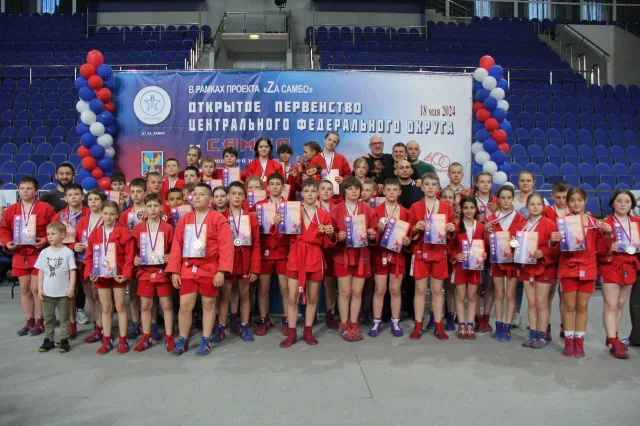 Два спортсмена из Люберец стали призерами первенства ЦФО по самбо