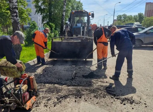 Более 7,6 тысячи ям заделали на дорогах Люберец с начала года