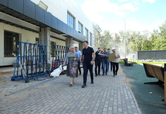 Владимир Волков проверил строительство школы на 1100 мест в поселке Люберец