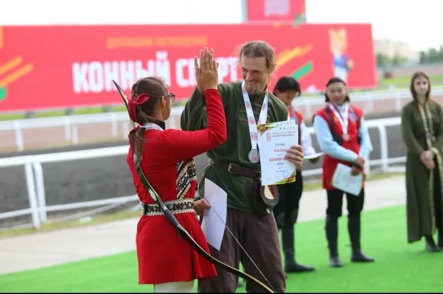 Люберецкий спортсмен завоевал бронзу на играх стран БРИКС в командном зачёте по конной стрельбе из лука 