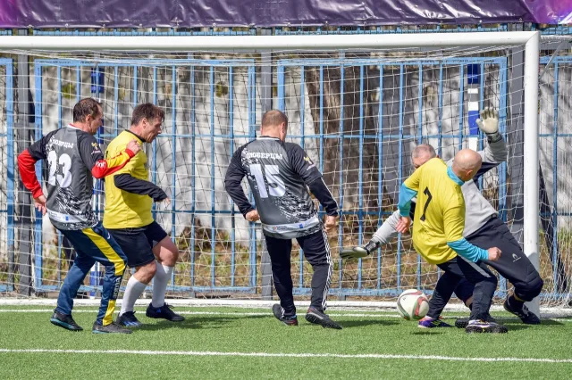 В Люберцах продолжаются матчи Открытого первенства округа по футболу среди ветеранов 