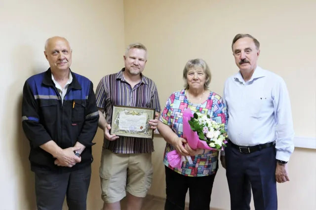 Владимир Ружицкий вручил благодарственное письмо от воинской части гендиректору предприятия Люберец