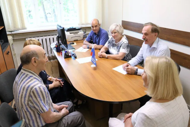 Партийцы во время встречи с жителями Люберец ответили на их вопросы