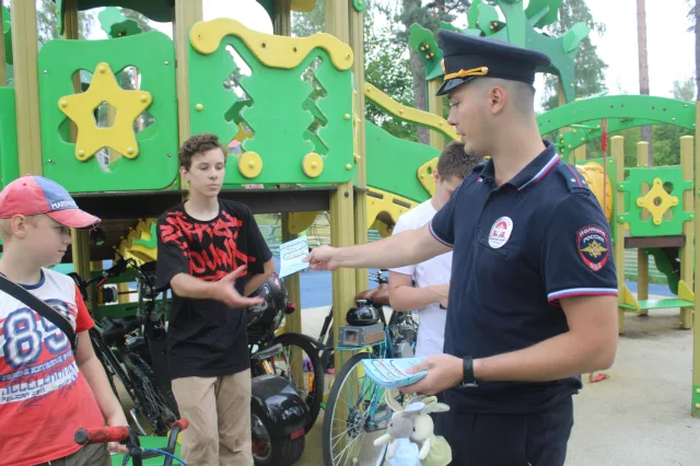 Люберецкие госавтоинспекторы провели мероприятие в рамках акции «Безопасный двор»