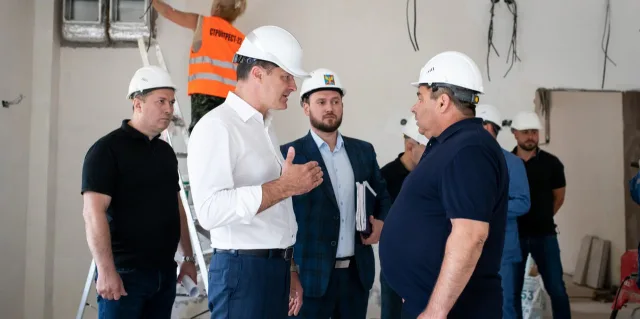 Владимир Волков проверил в Люберцах строительство детского сада на 200 мест