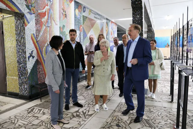 Владимир Ружицкий проверил готовность гимназии Люберец к новому учебному году