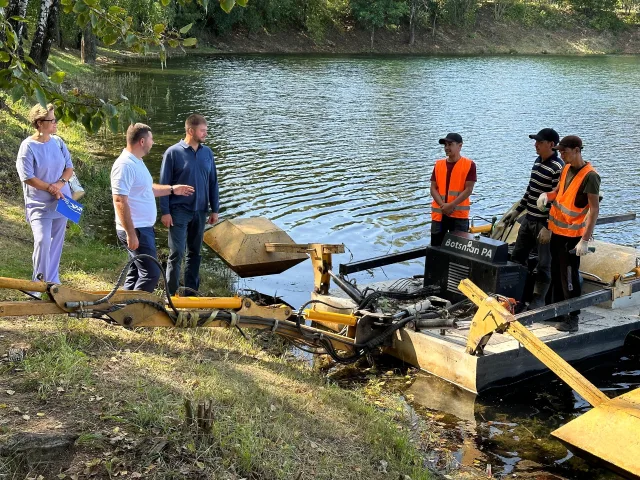 Партийцы проверили ход работ по очистке карьера в Люберцах