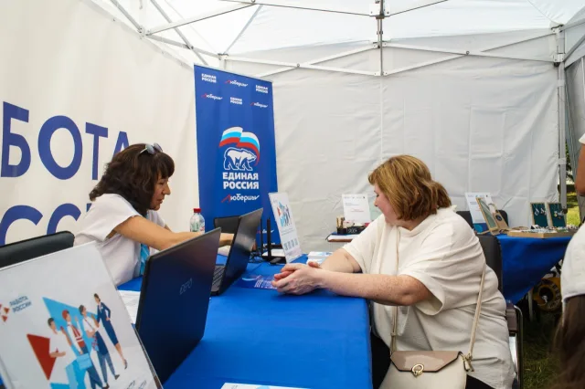 «Единая Россия» с Кадровым центром проконсультировала жителей Люберец по вопросам поиска работы