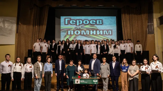 В гимназии Люберец установили Парту Героя в честь участника СВО Дмитрия Быкова