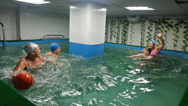 Ватерполисты-долголеты из Люберец приступили к тренировкам в спортивном бассейне