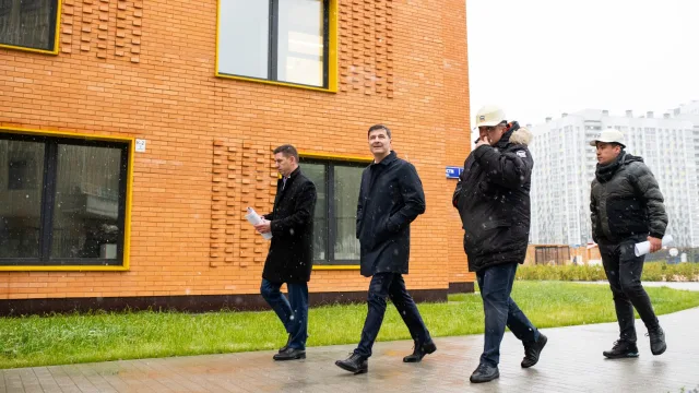 Владимир Волков проверил готовность детского сада на 300 мест в Люберцах