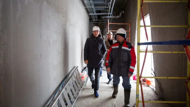 Владимир Волков проверил реконструкцию стадиона «Торпедо» в Люберцах