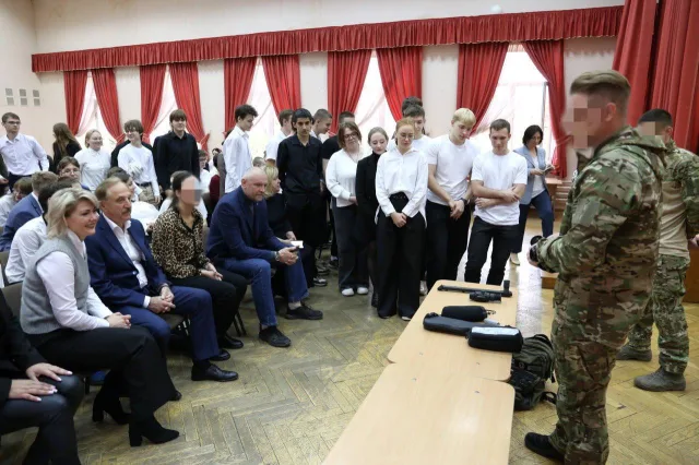 Участники СВО провели урок мужества для школьников Люберец