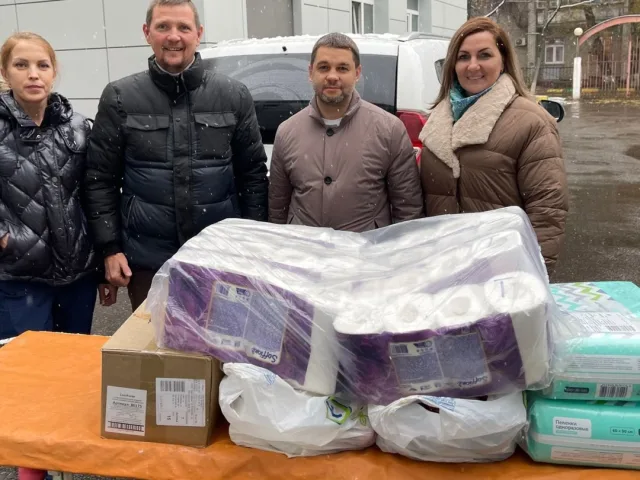 Депутаты Люберец передали средства гигиены для бойцов в госпитале