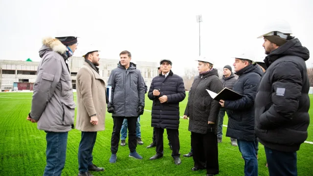 Владимир Волков проинспектировал ход реконструкции стадиона «Торпедо» в Люберцах