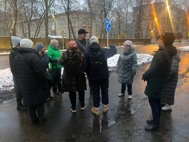 Дмитрий Дениско проинспектировал качество содержания придомовой территории в Люберцах