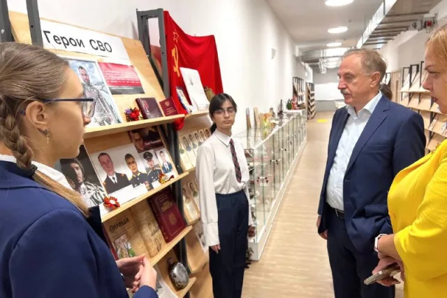 Владимир Ружицкий посетил музей боевой славы, посвященный героям СВО