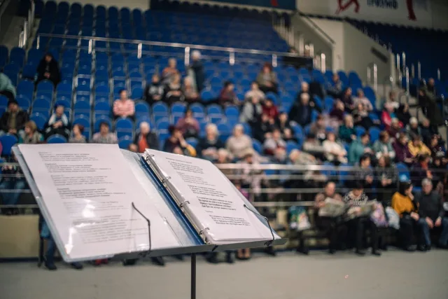 Партийцы организовали концерт для старшего поколения Люберец