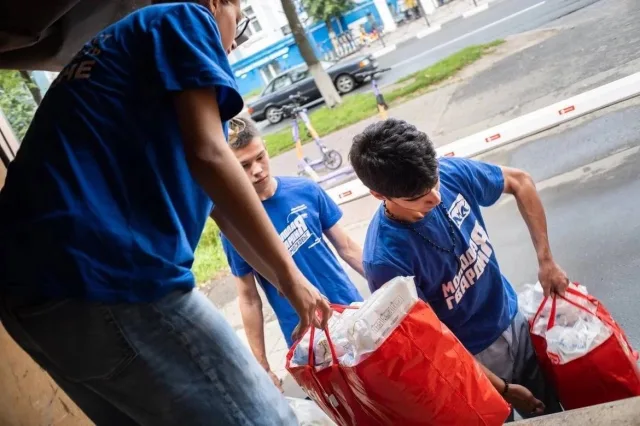 «Молодая Гвардия» Подмосковья набирает волонтеров для новогоднего лагеря в Курской области и на новых территориях