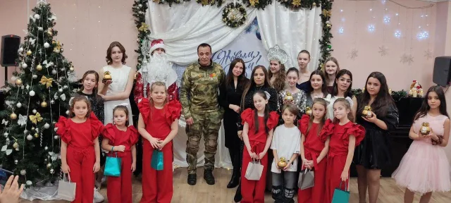 Участник СВО посетил новогодний концерт учащихся ДШИ №3 Люберец