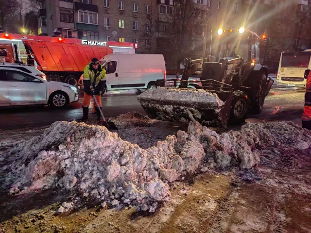Более 2,5 тыс. кубометров снега вывезли с люберецких дорог с начала декабря