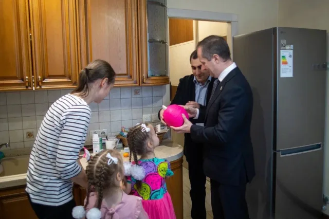 Роман Терюшков исполнил мечту сестер из Люберец