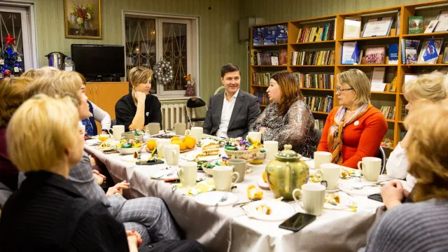 Владимир Волков провел встречу с активом люберецкого отделения «Союза женщин России»