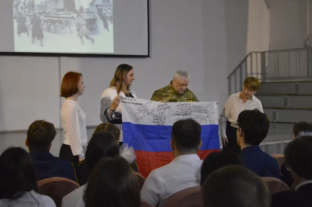 Урок мужества провели партийцы вместе с ветераном СВО для люберецких школьников