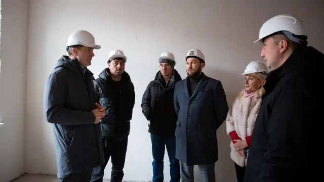 Владимир Волков проверил ход капитального ремонта взрослой поликлиники в городском округе Люберцы