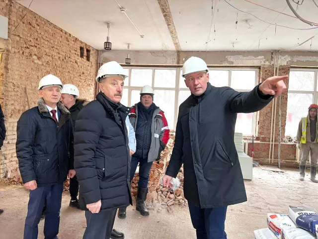 Владимир Ружицкий проверил ход капитального ремонта спортивной школы Люберец