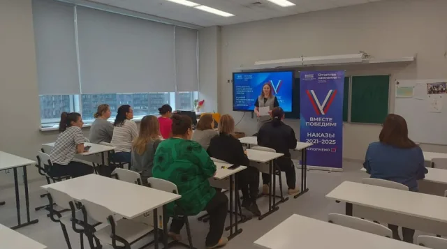 Оксана Крамина представила отчет о проделанной работе перед коллективом гимназии №1