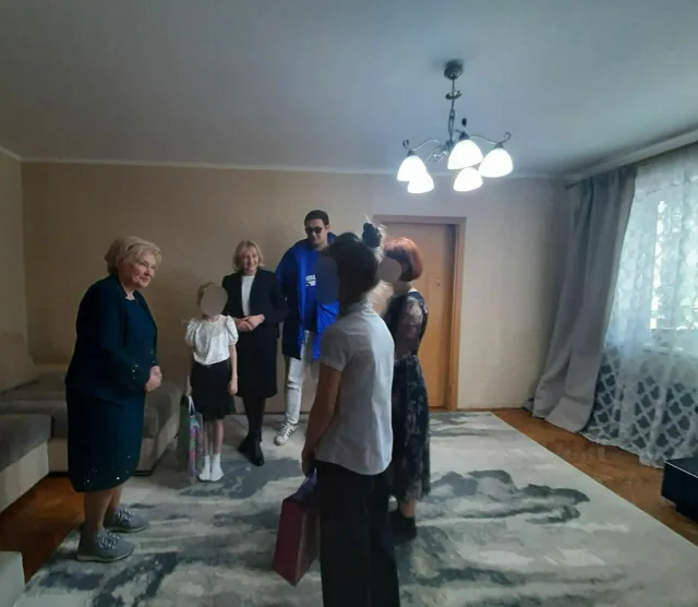 Депутат Мособлдумы Лидия Антонова навестила жену военнослужащего из Люберец