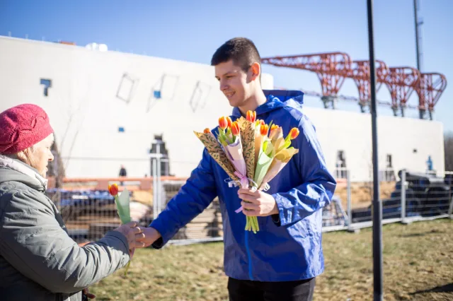 Праздничная акция «Дорогая, ты права!» прошла в Центральном парке Люберец