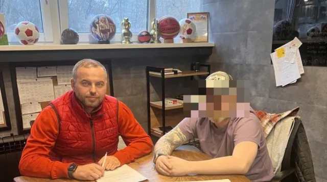 Активисты «Единой России» передали футбольные мячи клубу «Титан» для проведения мастер-класса в Тверской области