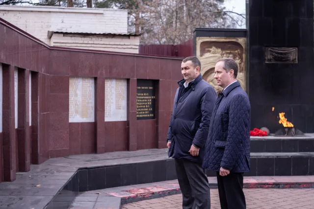 Депутат Госдумы Роман Терюшков проинспектировал состояние мемориалов Люберец