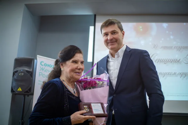 Партийцы поздравили люберчанок с 30-летием местного отделения общественной организации «Женщины Подмосковья»