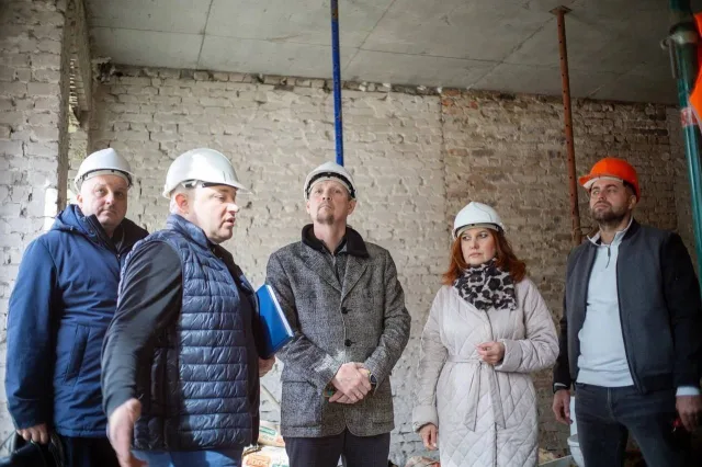 Люберецкие депутаты проверили ход капремонта ДШИ №1