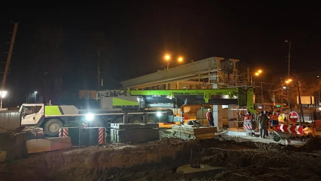 Надвижку пролетного строения будущего перехода выполнили в Люберцах