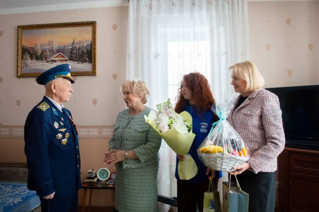 Депутат Мособлдумы Лидия Антонова встретилась в Люберцах с бывшим узником фашистского концлагеря