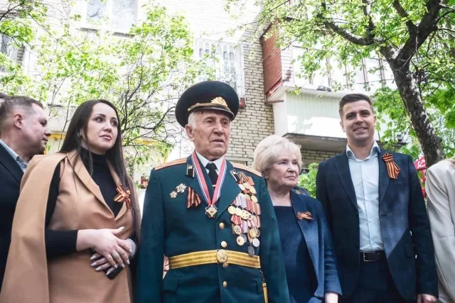 Депутат Мособлдумы Лидия Антонова поздравила ветерана Великой Отечественной войны из Люберец с Днем Победы